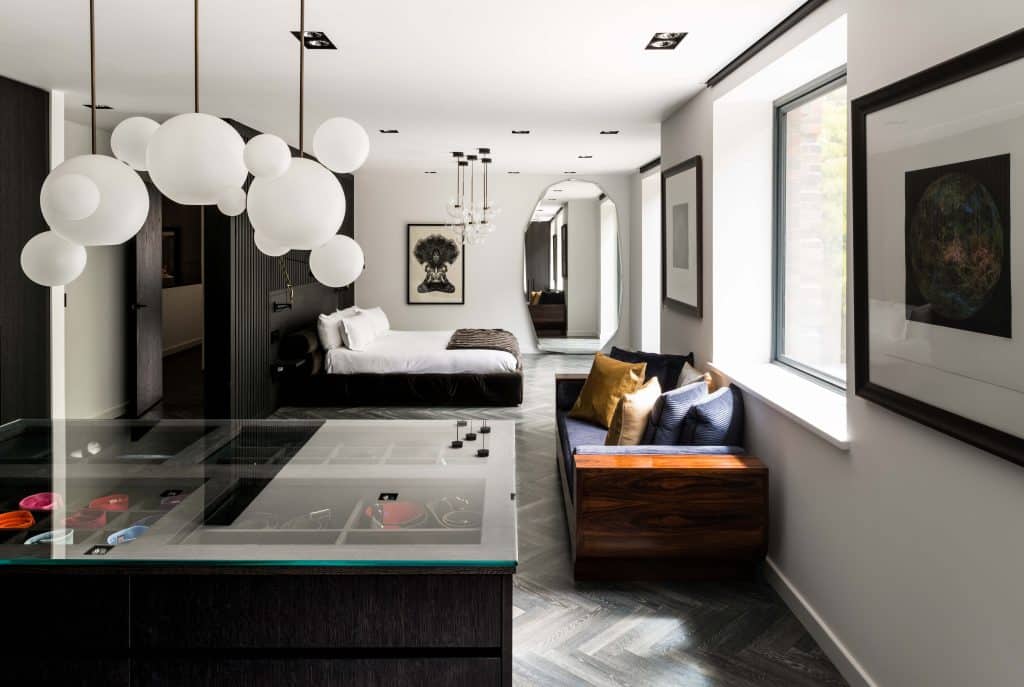 BELSIZE HOUSE north west london large location house Location Creation:Belsize House NW3:Master Bed:dresser2