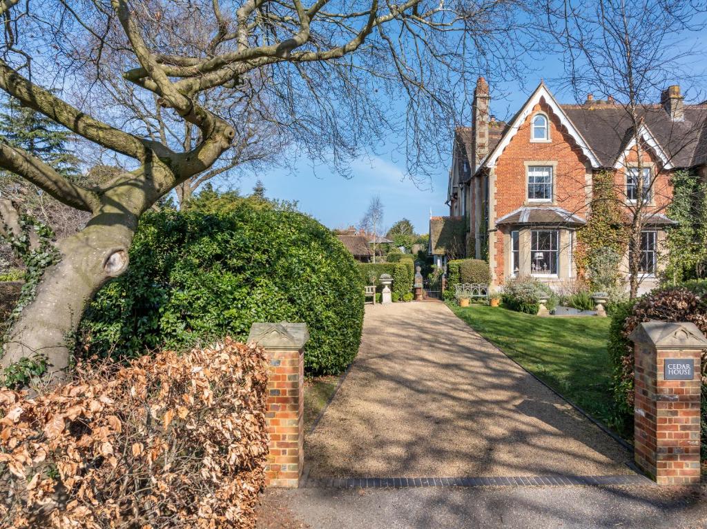 CEDAR HOUSE victorian dorking grade ii listed location house 657404938