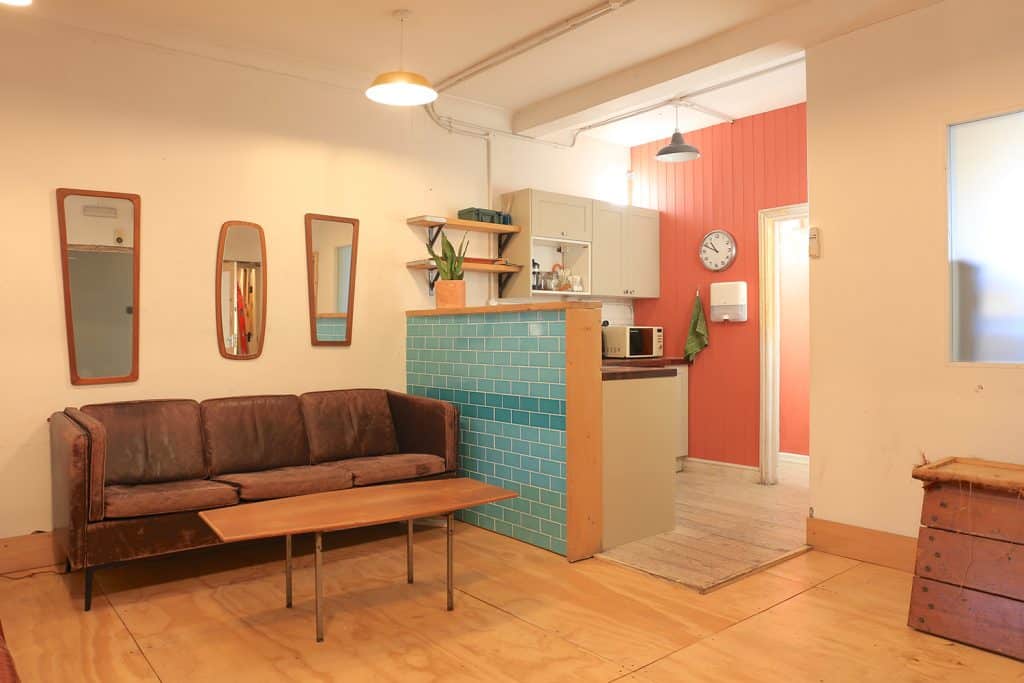 CRAFT STUDIO - Warehouse Shoot Location north london Green room 2