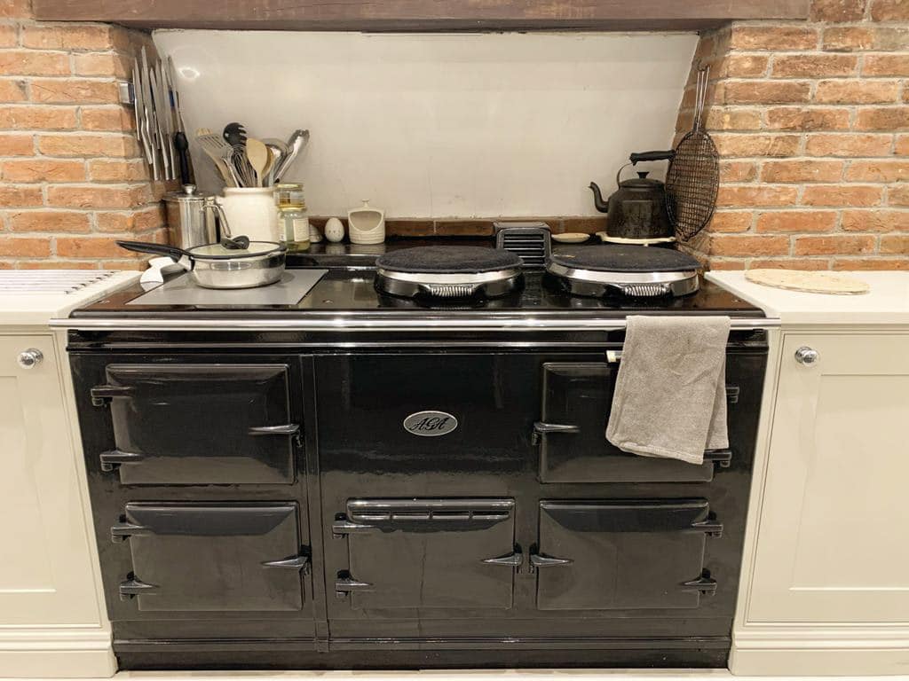 TURNPIKE STUDIO hampshire period country estate shoot location 4 23f4f8a4 62ab 433c 8d97 831697d9db46