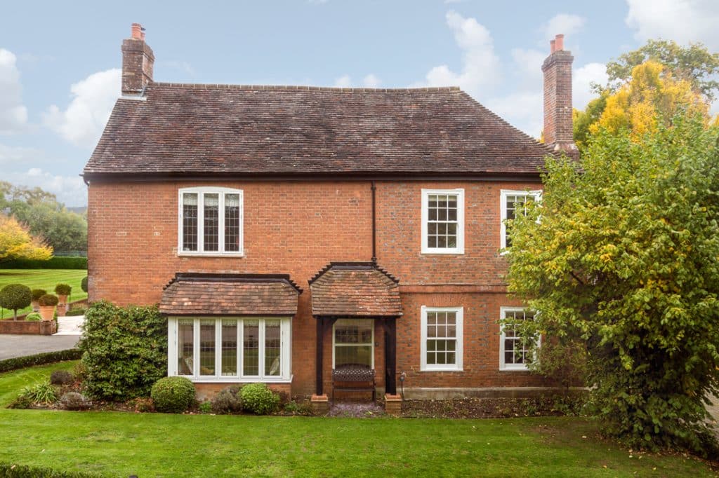 VINE HOUSE guildford eight bedroom location house Vine house, coombe lane, Guildford, GU3 3PF 001