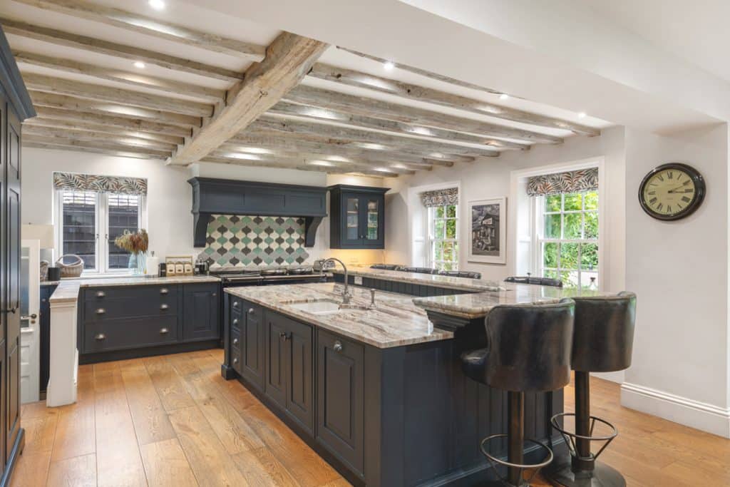 VINE HOUSE guildford eight bedroom location house Vine house, coombe lane, Guildford, GU3 3PF 019