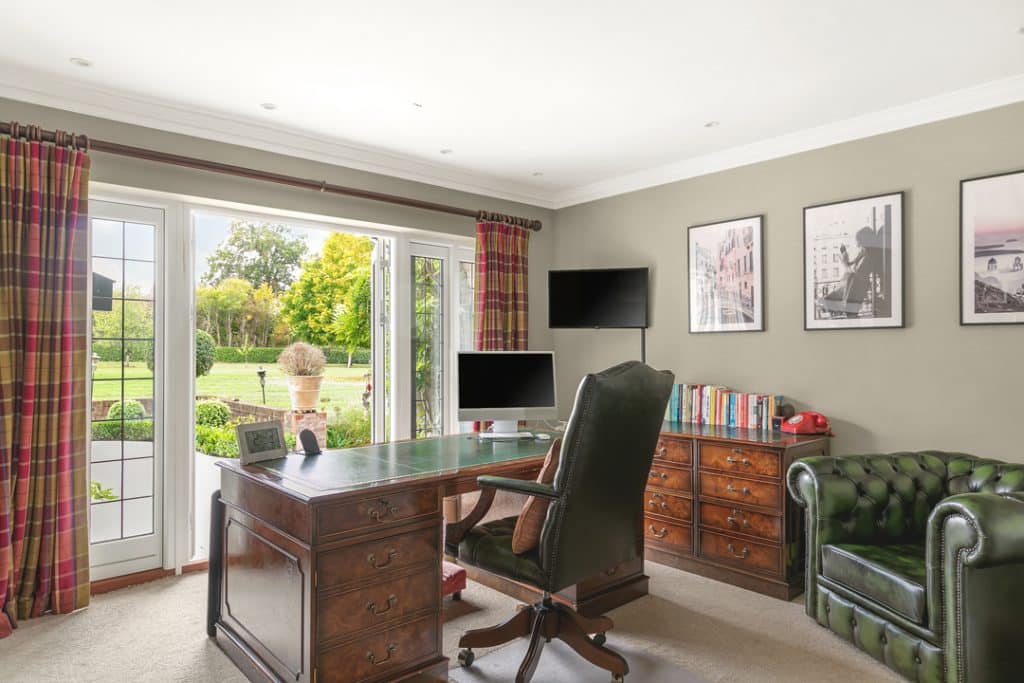 VINE HOUSE guildford eight bedroom location house Vine house, coombe lane, Guildford, GU3 3PF 027