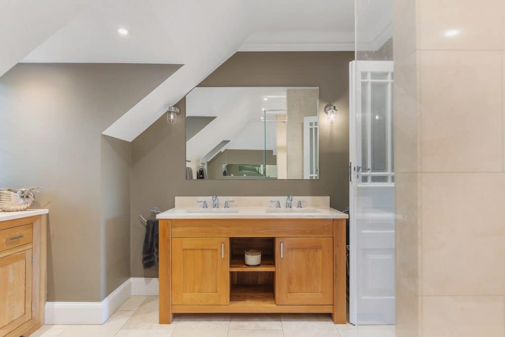 VINE HOUSE guildford eight bedroom location house Vine house, coombe lane, Guildford, GU3 3PF 040