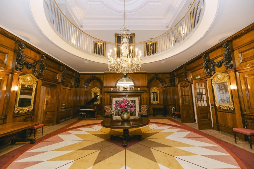 8 1:2 LONDON grade i shoot location venue Outer Hall 1