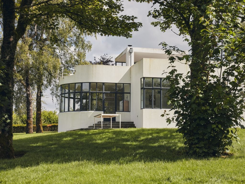 DECO COUNTRY modern neutral surrey location house JJ USHERWOOD HOUSE 1835