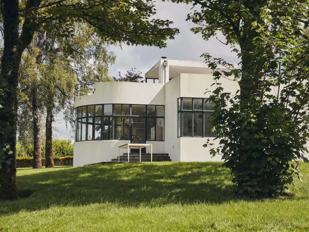 DECO COUNTRY modern neutral surrey location house JJ USHERWOOD HOUSE 1835