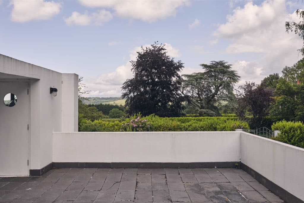 DECO COUNTRY modern neutral surrey location house JJ USHERWOOD HOUSE 1865