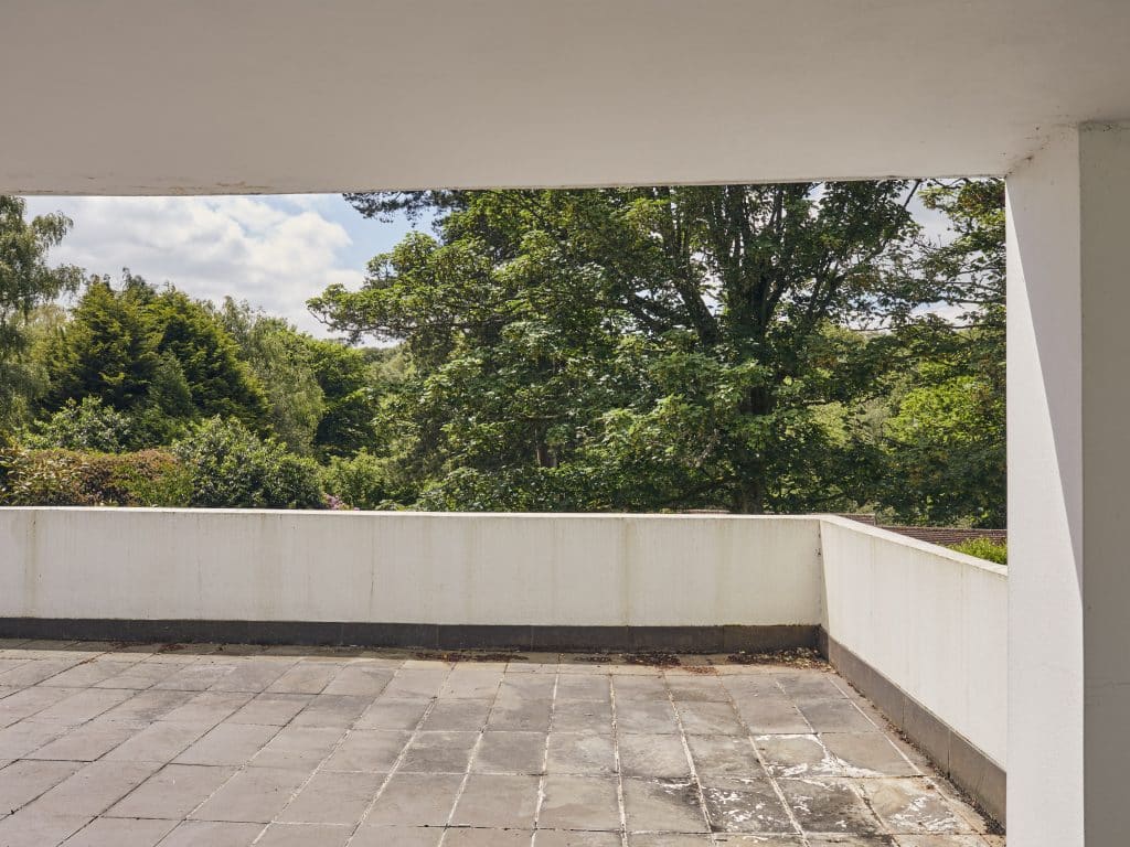 DECO COUNTRY modern neutral surrey location house JJ USHERWOOD HOUSE 34