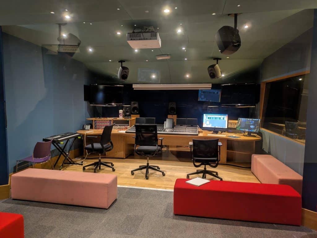 HIGH WYCOMBE CAMPUS school college university campus shoot location PXL 20250916 093311036