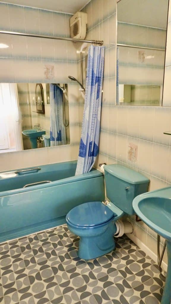MIDCENTURY TEAK HOUSE W5 west london shoot location house 24.BLUE BATHROOM1