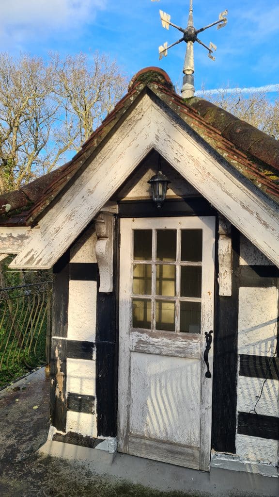 ORCHARD DENE victorian surrey large location house 20260116 150635