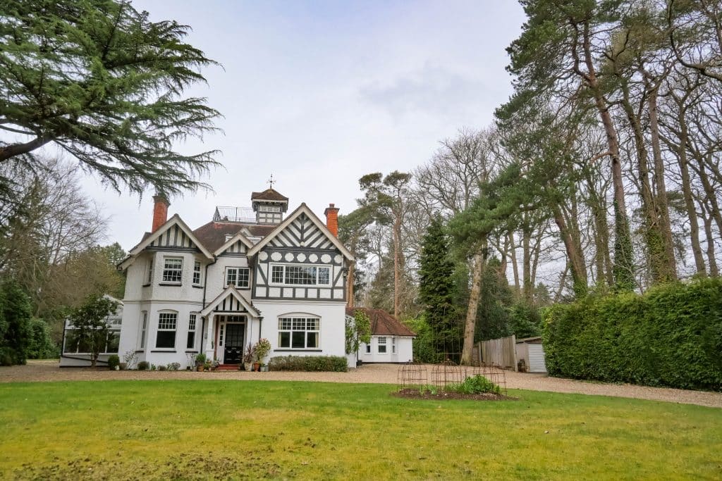 ORCHARD DENE victorian surrey large location house Z50 0909