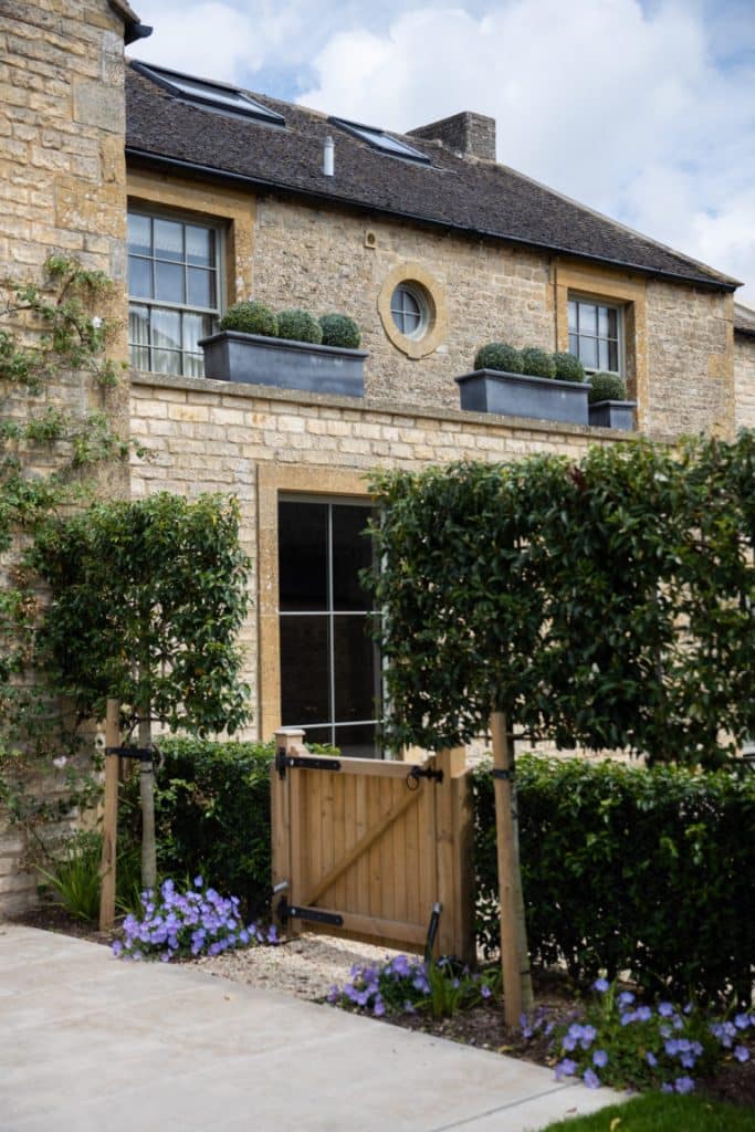 STOW HO HOUSE large cotswolds country location house Photo 12 07 2024, 11 13 53