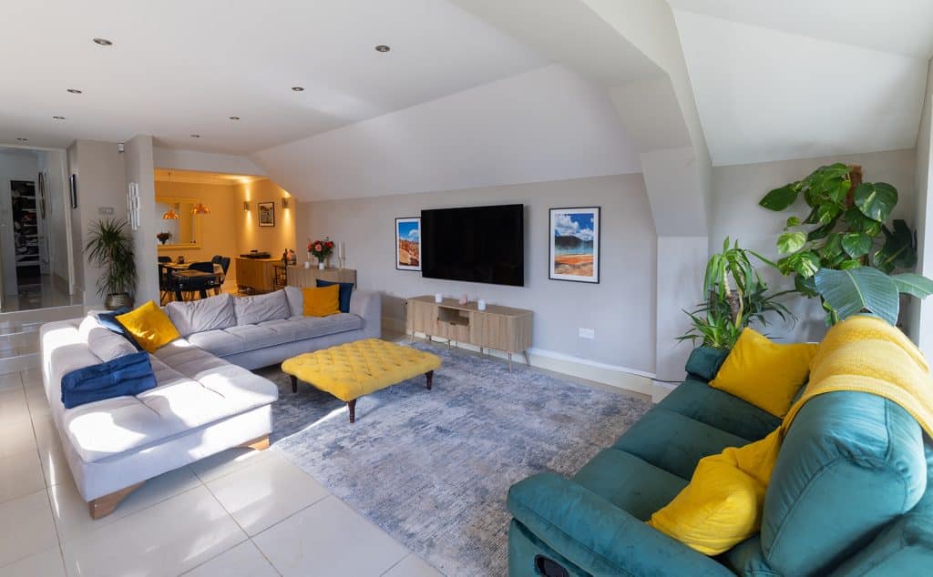 COWSLIP east london large shoot location house R52 9234