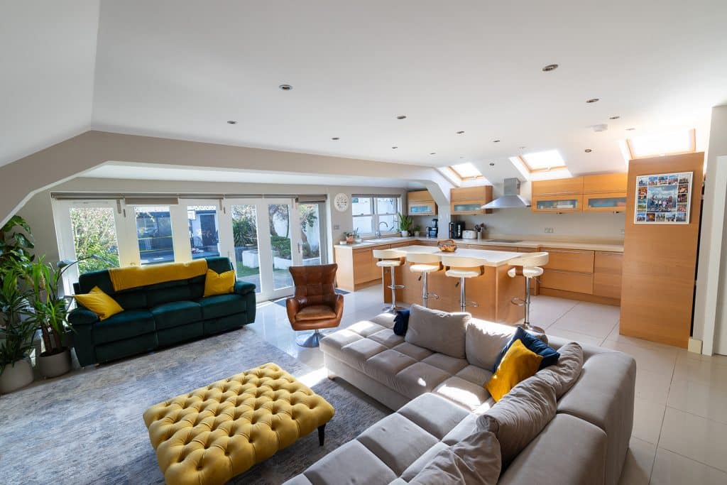 COWSLIP east london large shoot location house R52 9239