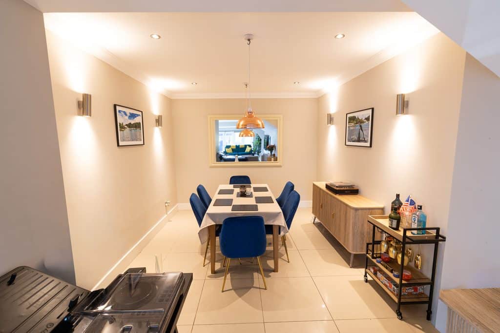 COWSLIP east london large shoot location house R52 9246