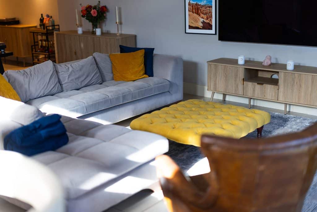 COWSLIP east london large shoot location house R52 9251