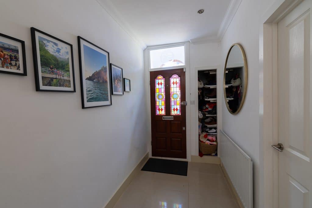 COWSLIP east london large shoot location house R52 9271