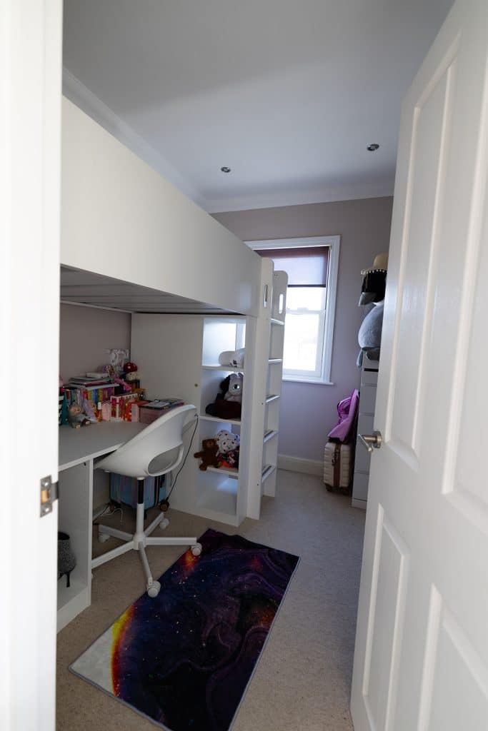 COWSLIP east london large shoot location house R52 9281