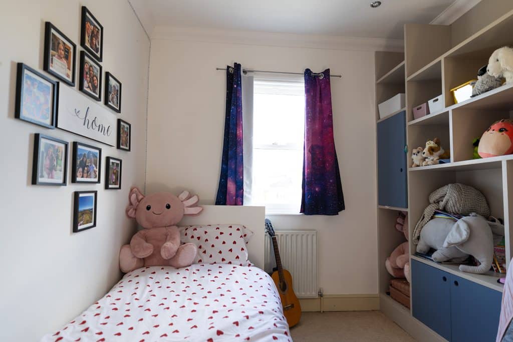 COWSLIP east london large shoot location house R52 9300