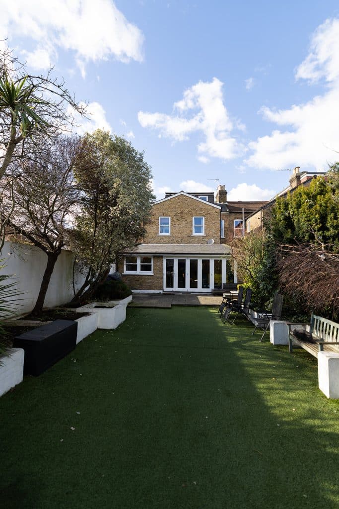 COWSLIP east london large shoot location house R52 9318