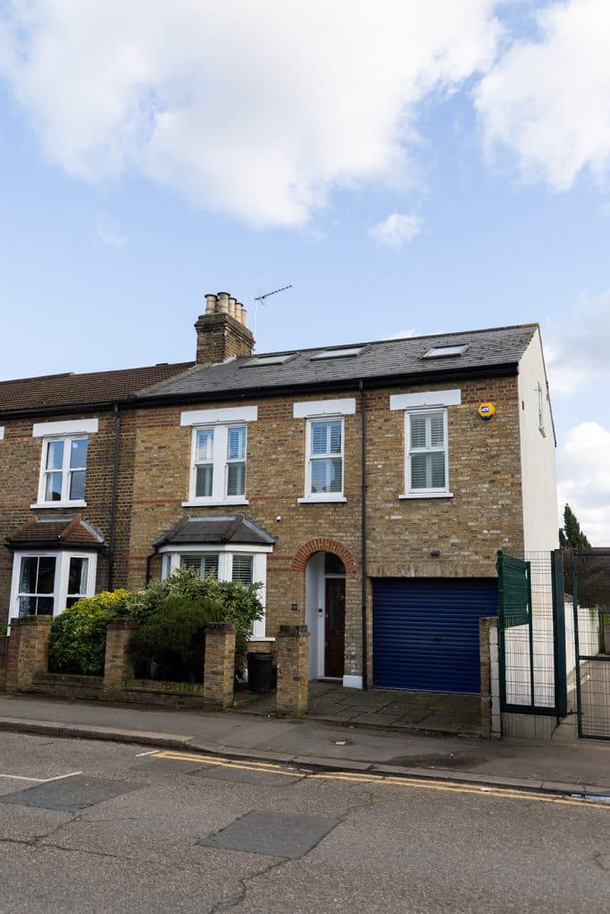 COWSLIP east london large shoot location house R52 9331