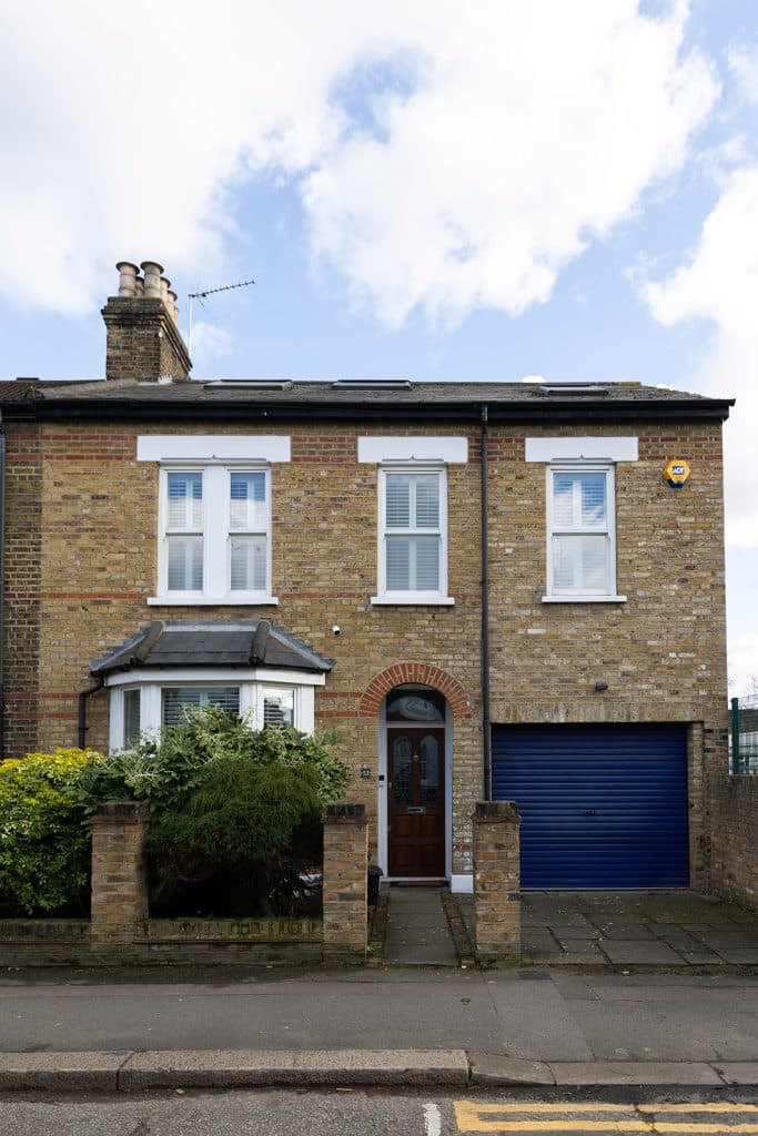 COWSLIP east london large shoot location house R52 9332