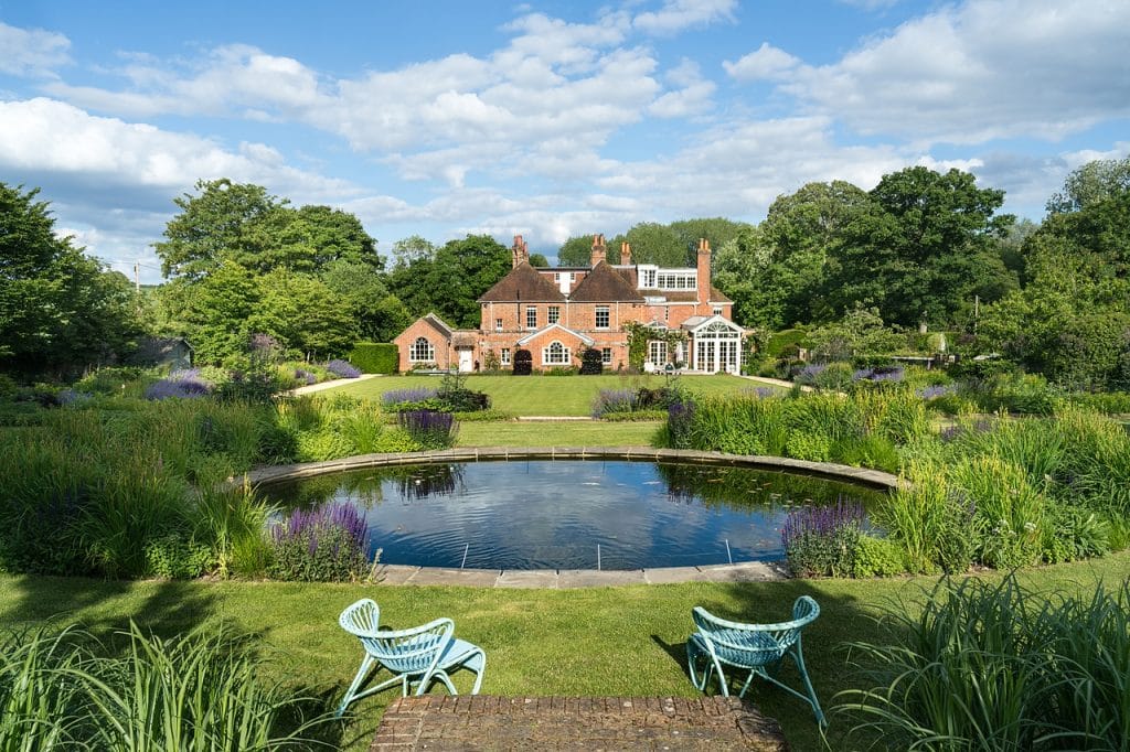GEORGIAN MANOR berkshire large country location house WEB EDIT woolfenden 0168 X2