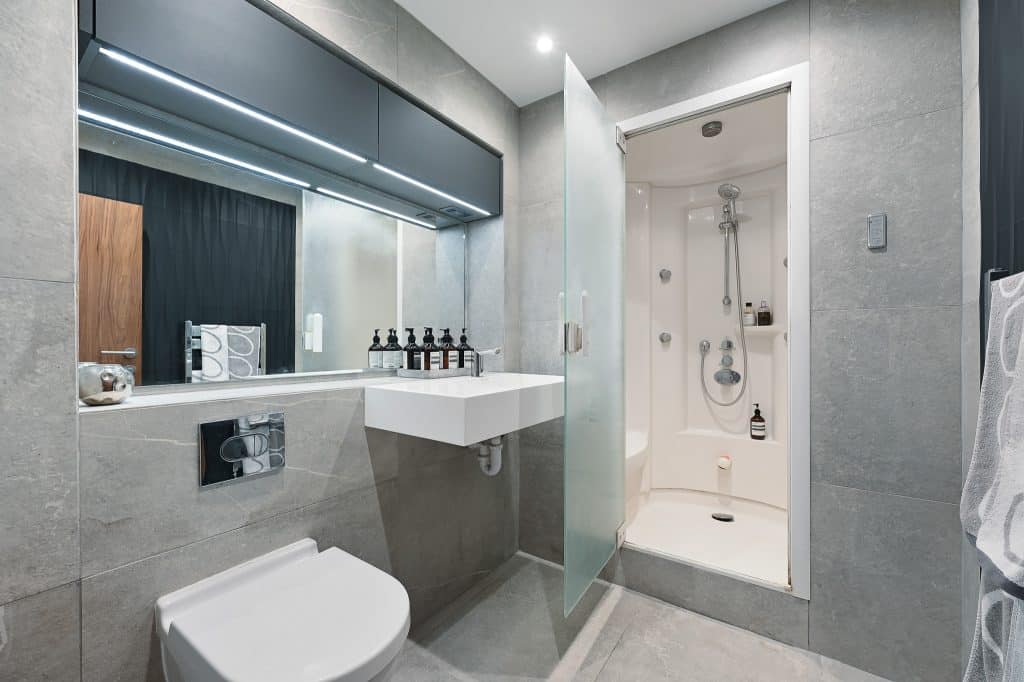 HARROW HOUSE large contempoary victorian location house West Hill House Master Bedroom Ensuite