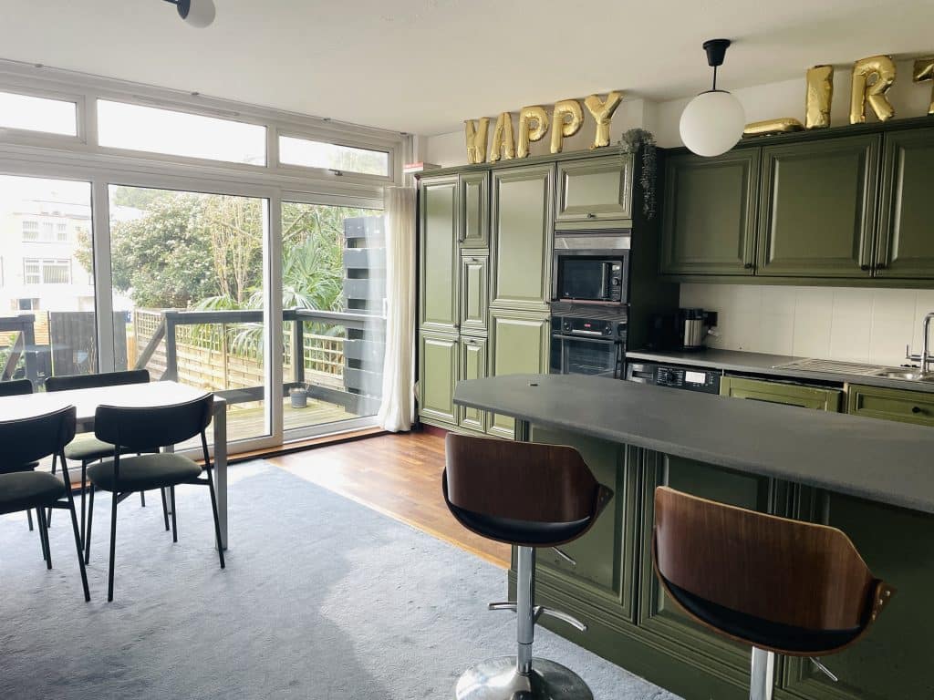 MIDCENTURY TEAK HOUSE W5 west london shoot location house32. KITCHEN TO GARDEN