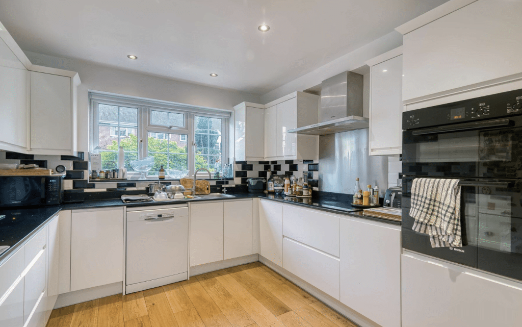 PINNER HOUSE Harrow location house family home 17