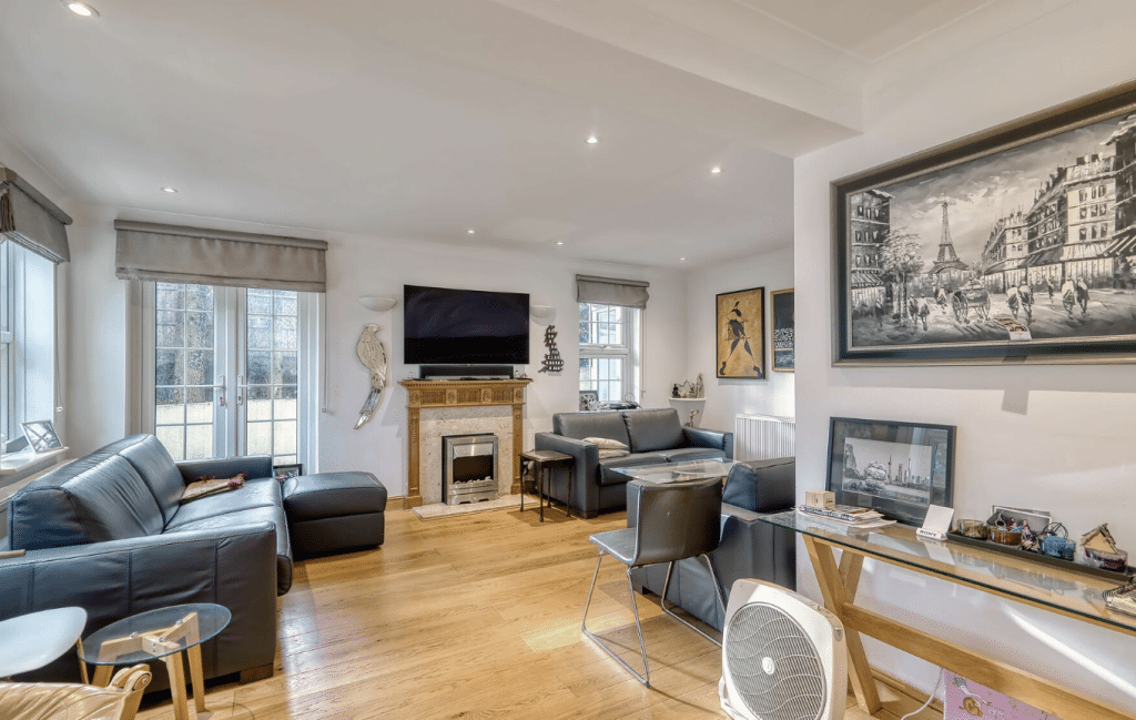 PINNER HOUSE Harrow location house family home 26