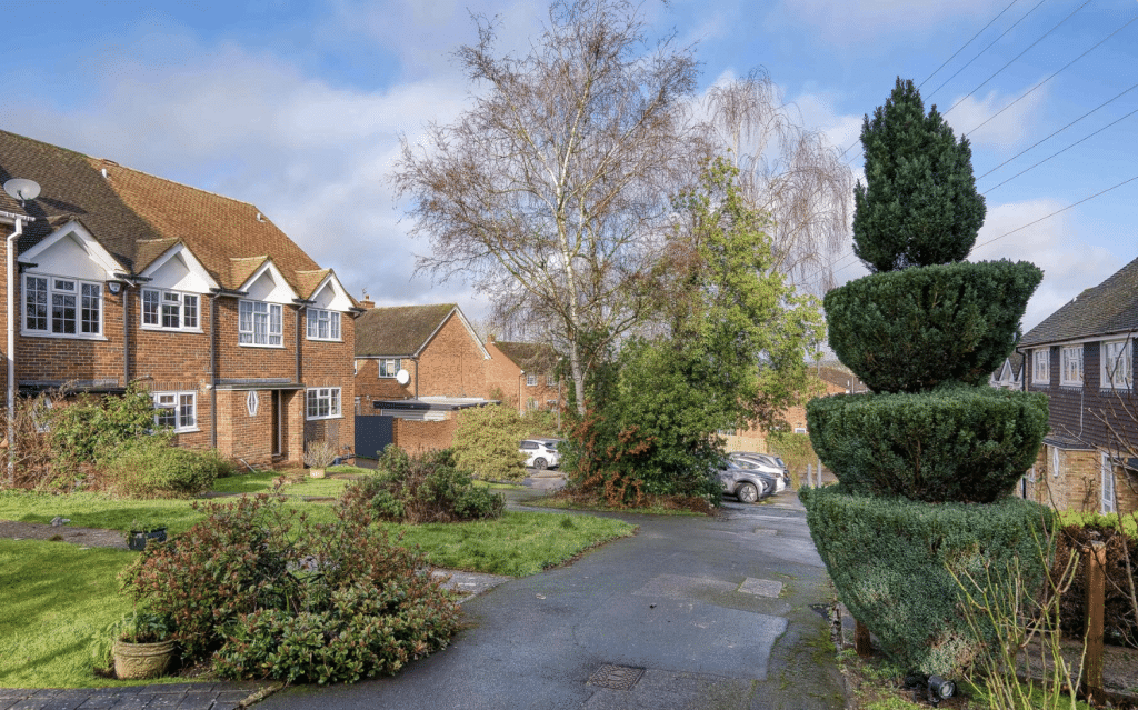 PINNER HOUSE Harrow location house family home 32