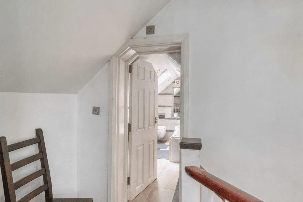 PINNER HOUSE Harrow location house family home corridor