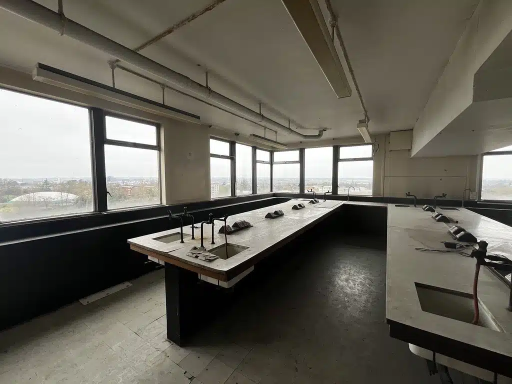 READING UNI shoot location campus college school hospital ams tower 54414708545 l