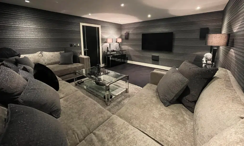 SOUTH LODGE modern buckinghamshire shoot location house Screenshot 2026 01 18 at 13.15.26