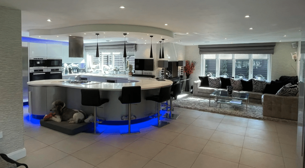 SOUTH LODGE modern buckinghamshire shoot location house Screenshot 2026 01 18 at 13.15.48