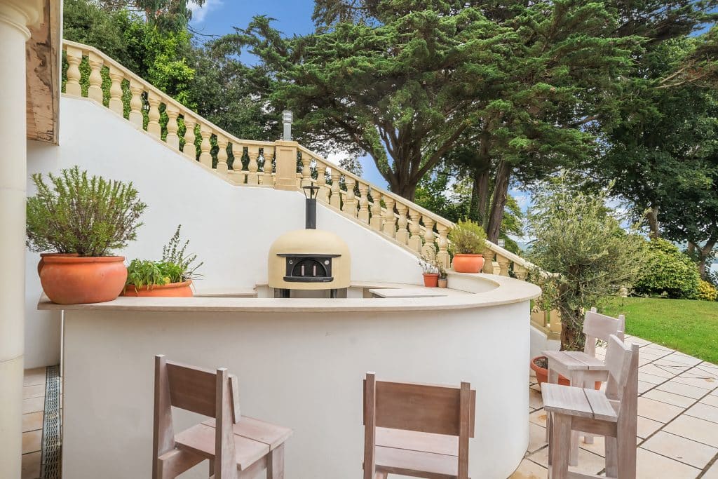 THE BEECHES cornwall large location house sea views 1164825 (36) Outdoor kitchen