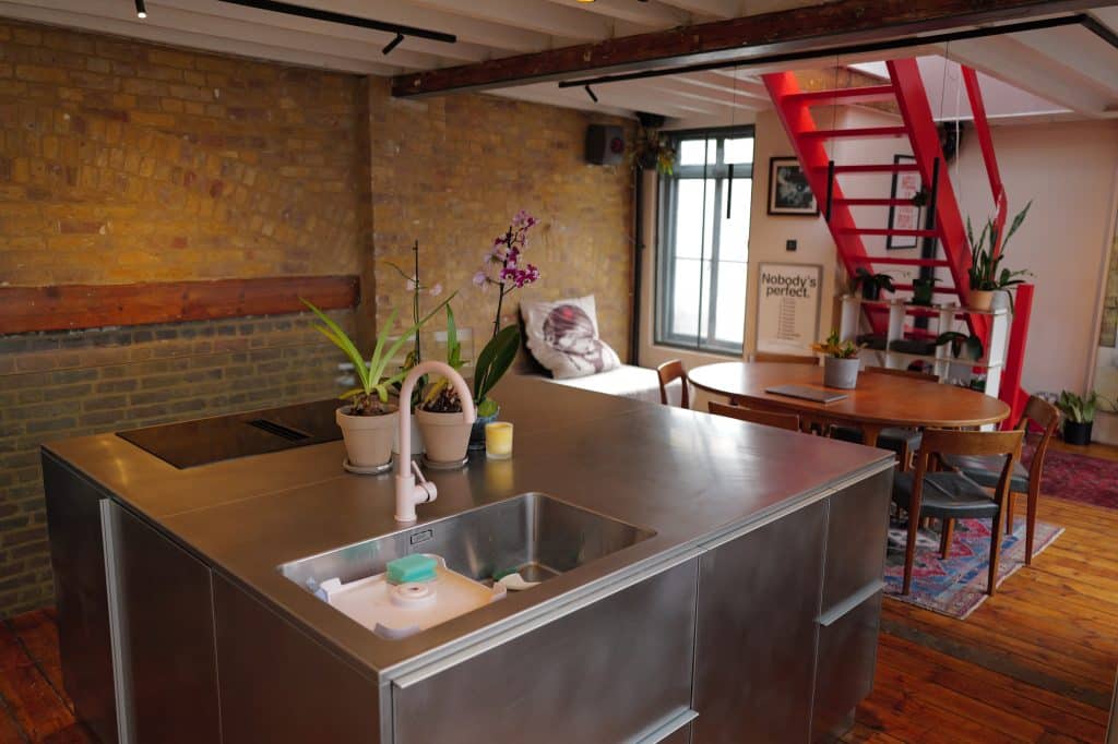 UPSIDE DOWN EAST - east london four storey unique location house L1001177