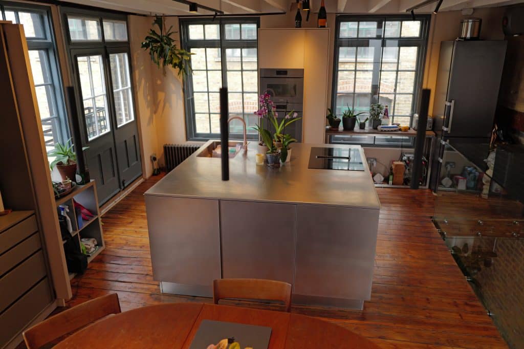 UPSIDE DOWN EAST - east london four storey unique location house L1001179