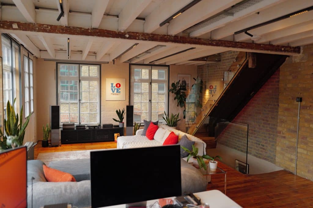 UPSIDE DOWN EAST - east london four storey unique location house L1001185