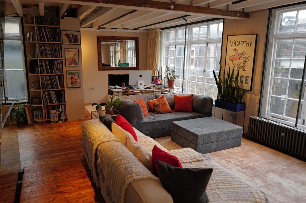 UPSIDE DOWN EAST - east london four storey unique location house L1001187