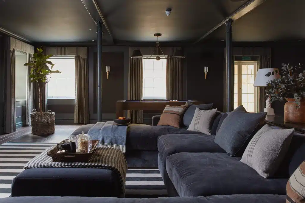 BENHAM PARK Newbury countryside shoot location Games Room