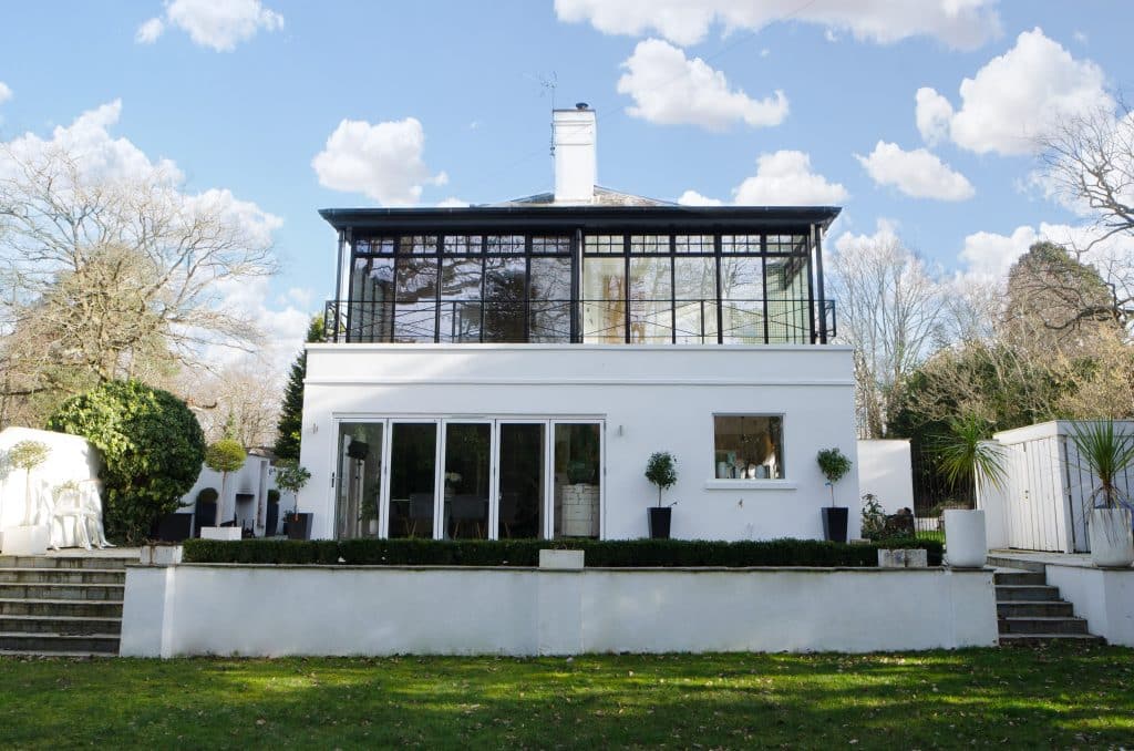 BLUE SHUTTER HOUSE hampshire bright modern location house 021 BackOfHouse