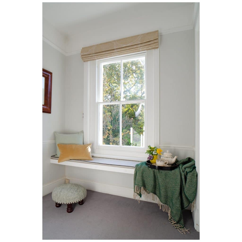 BLUE SHUTTER HOUSE hampshire bright modern location house 047 Landing windowseat