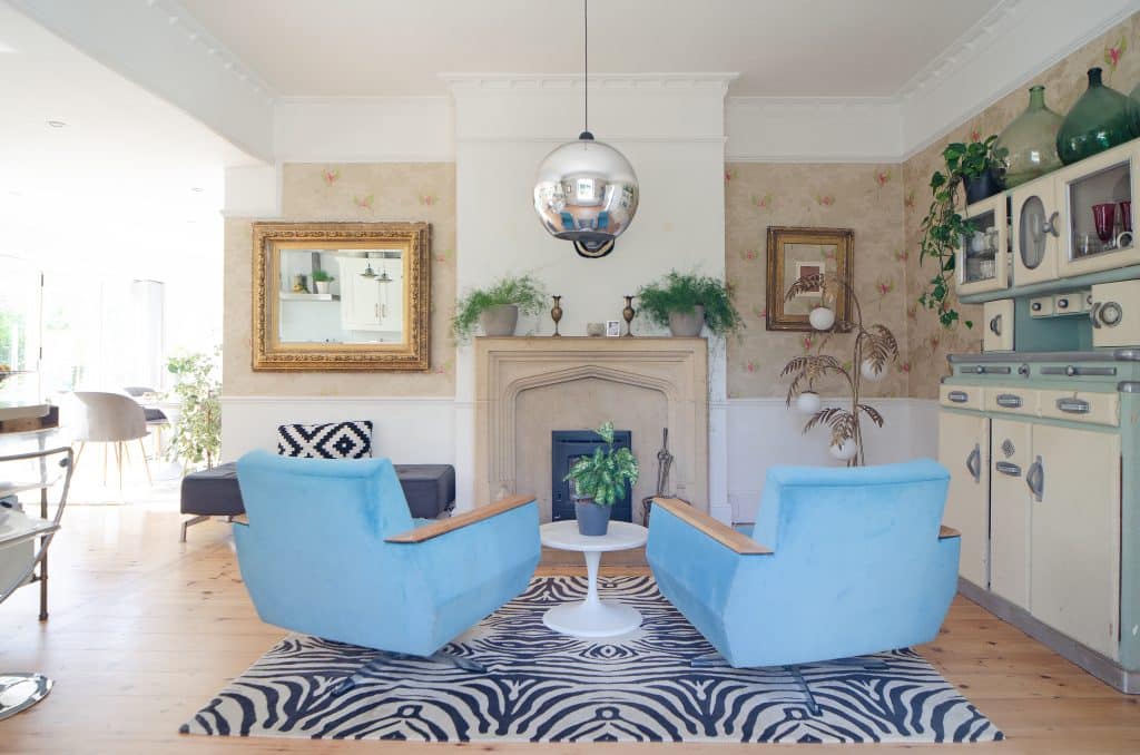 BLUE SHUTTER HOUSE hampshire bright modern location house 05 Reception BlueChairs