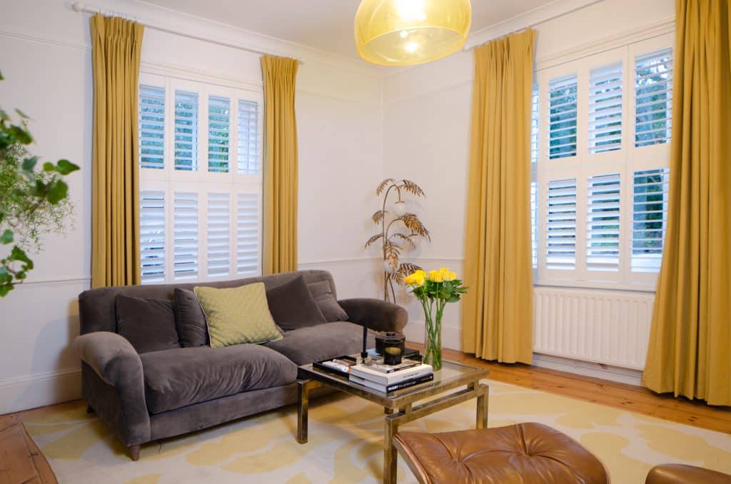 BLUE SHUTTER HOUSE hampshire bright modern location house 052 SittingRoom sofa