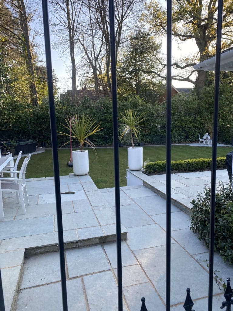 BLUE SHUTTER HOUSE hampshire bright modern location house 058 BackGarden gate