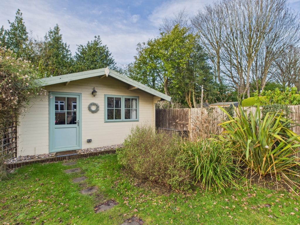 BROOMSFIELD hertfordshire neutral location house CAM02119G0 PR0526 STILL021